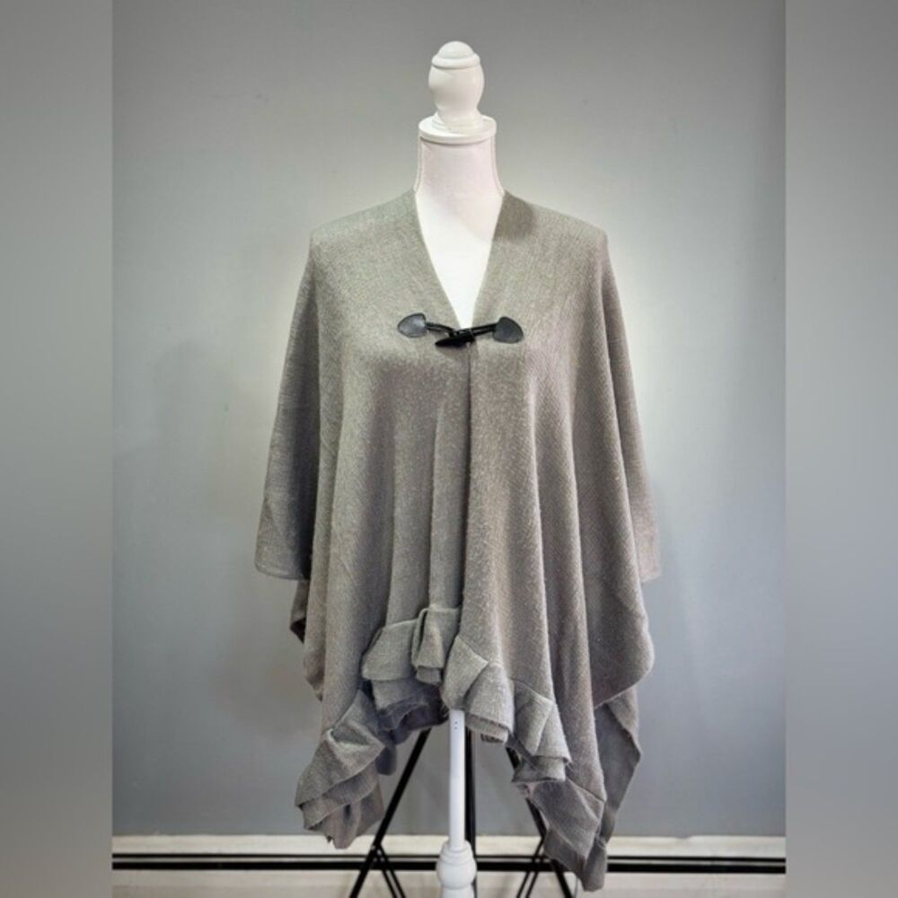 CLEARANCE! Gray Apt 9 Soft Poncho Sweater EUC